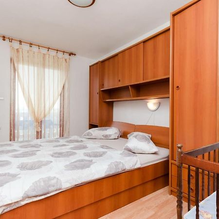 Apartments Albina Lopar Exterior photo