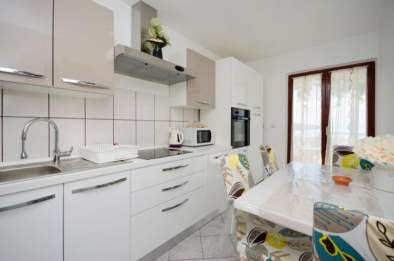 Apartments Albina Lopar Exterior photo